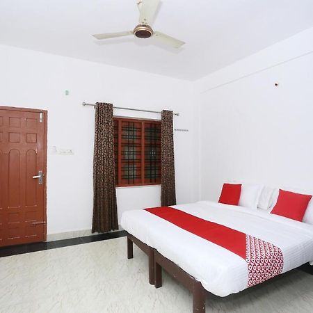 Oyo Flagship Kaveri Tourist Home Guruvayur Exterior photo