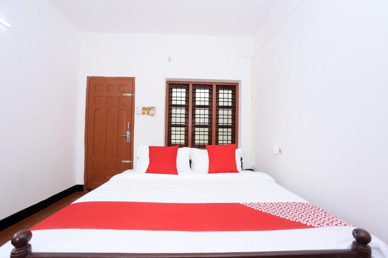 Oyo Flagship Kaveri Tourist Home Guruvayur Exterior photo