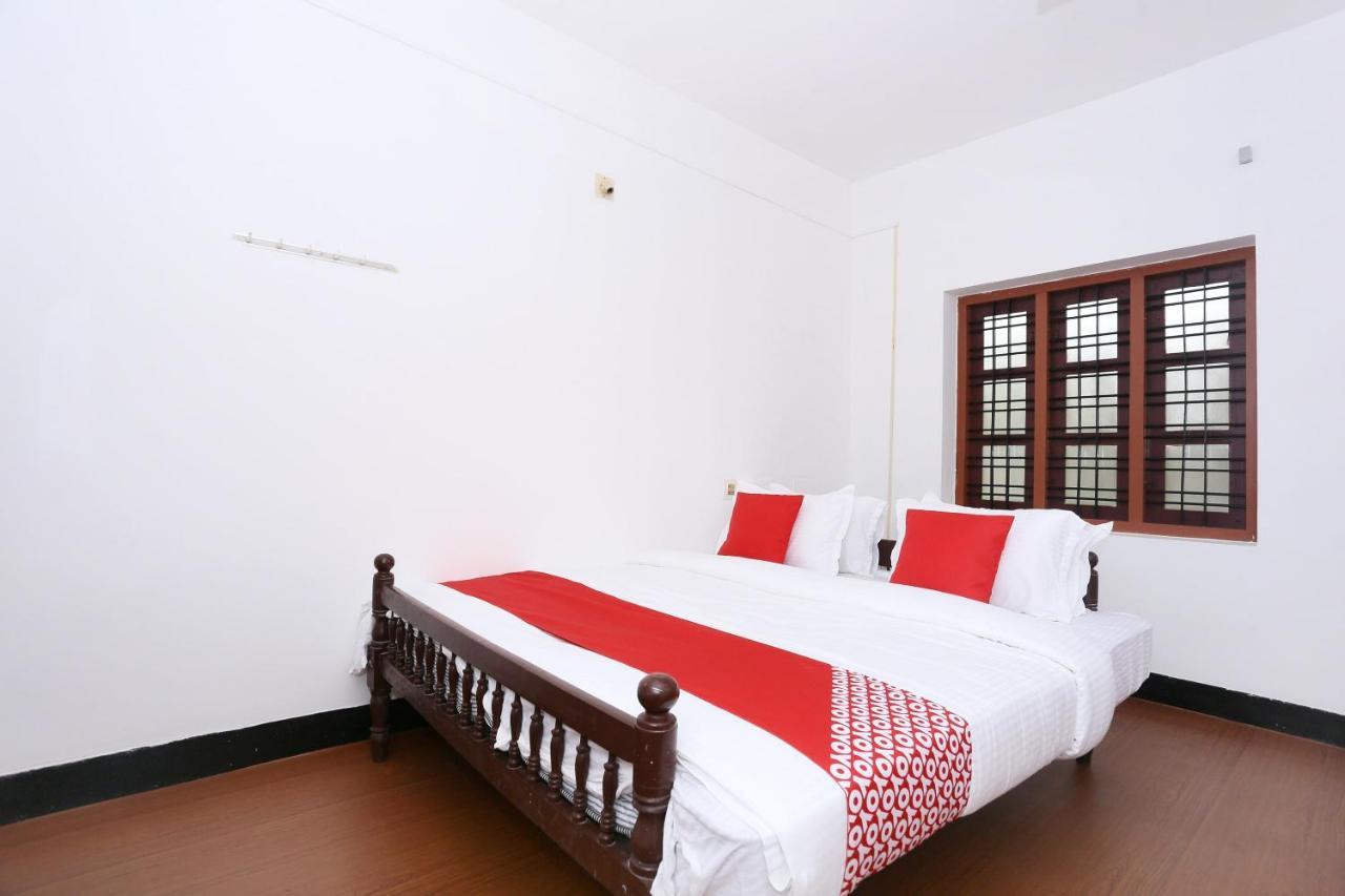 Oyo Flagship Kaveri Tourist Home Guruvayur Exterior photo