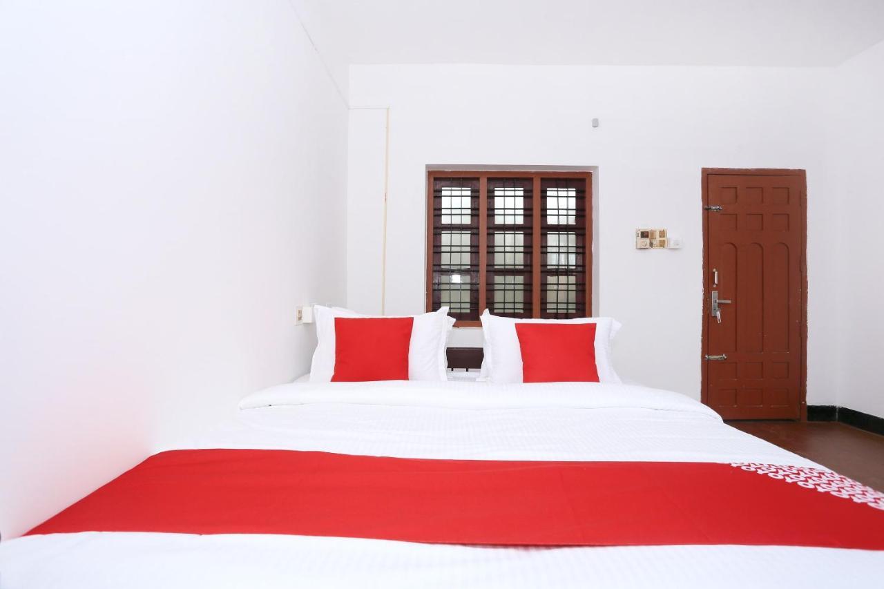Oyo Flagship Kaveri Tourist Home Guruvayur Exterior photo