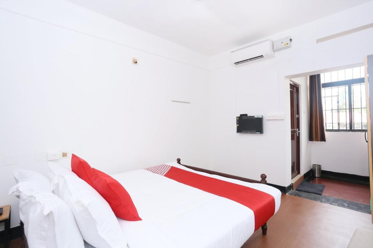 Oyo Flagship Kaveri Tourist Home Guruvayur Exterior photo