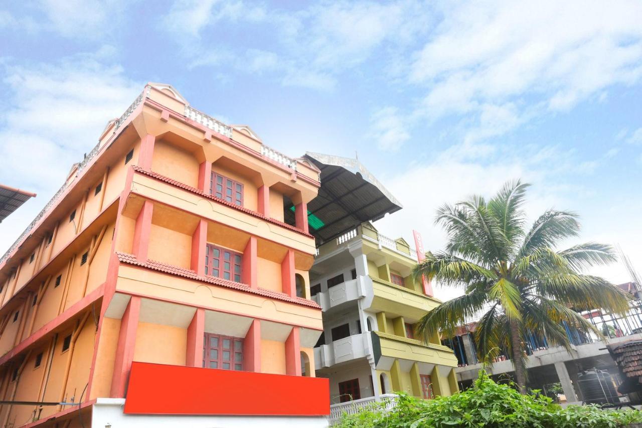 Oyo Flagship Kaveri Tourist Home Guruvayur Exterior photo